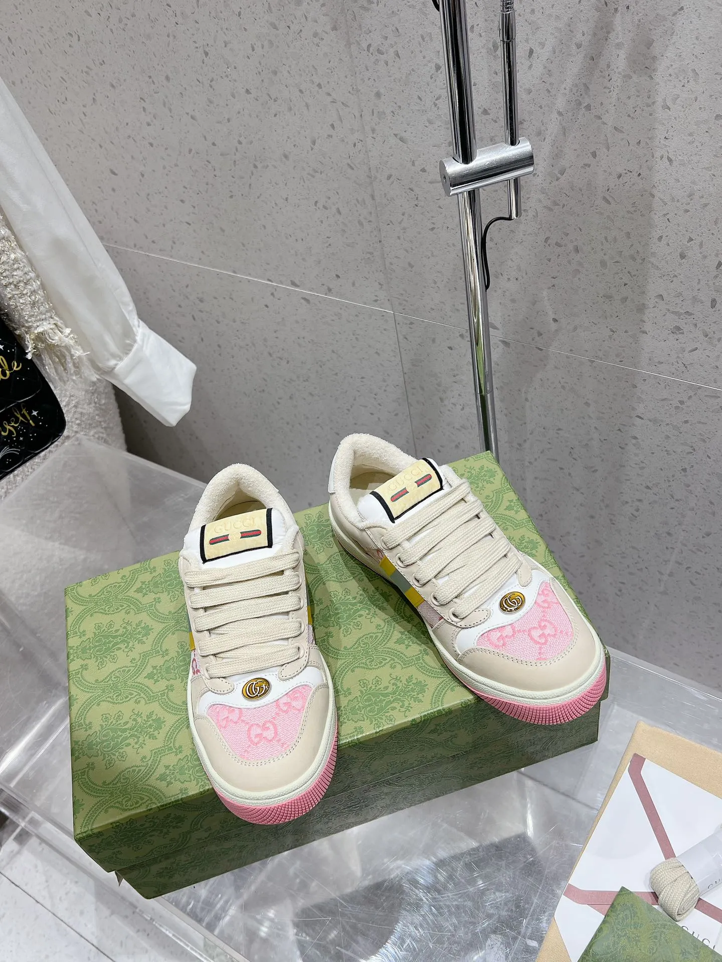 👟👟Ex-factory price 480👟👟 Long-term availability Gucci Gucci New Screener series Couple style Chubby Bread shoes Small dirty shoes Fatty Double G Casual sneakers Original purchase Development Original purchase Development Delivery counter exquisite packaging Fabric: Original imported cowhide + double G fabric Lining: Original customized breathable terry velvet lining Sole: Original molded TPU outsole Size: Women's 35-40 / Men's 39-45 (Female 34, Men 38 can be customized)